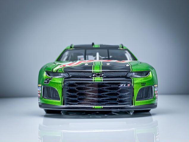Illustration for article titled Chase Elliott`s 2018 Camaro
